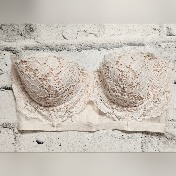 Victoria's Secret Strapless Lace & Nude Cream Bra - Picture 1 of 13